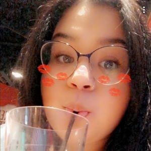 Meet your Posher, Julissa